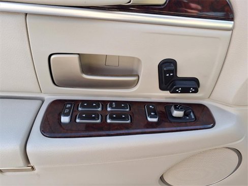 Used 2006 Lincoln Town Car Signature image 7