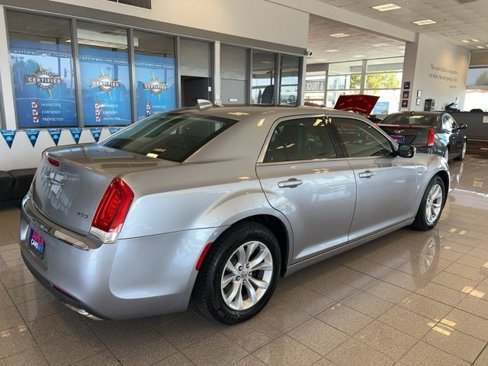 Used 2016 Chrysler 300 Limited image 5
