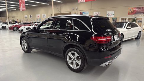 Used 2018 Mercedes-Benz GLC 300 w/ Premium Package image 4