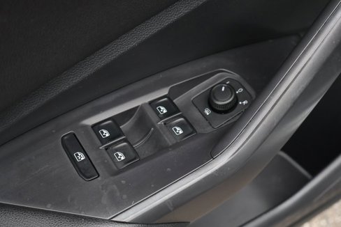 Certified 2020 Volkswagen Jetta SE w/ SE Cold Weather Package image 12