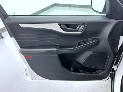 Used 2022 Ford Escape SE w/ Cold Weather Package image 9