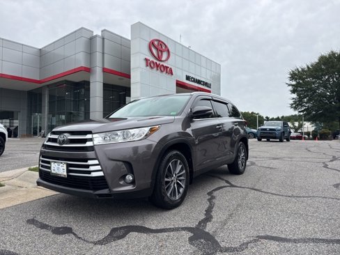 Used 2019 Toyota Highlander XLE image 1