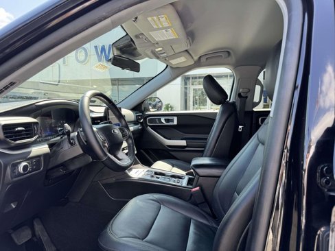 Used 2020 Ford Explorer XLT w/ Comfort Package image 13