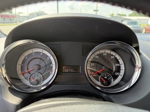 Used 2020 Dodge Grand Caravan SXT image 24