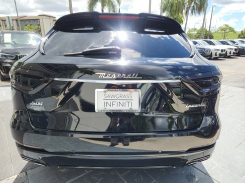 Used 2018 Maserati Levante S GranSport image 11