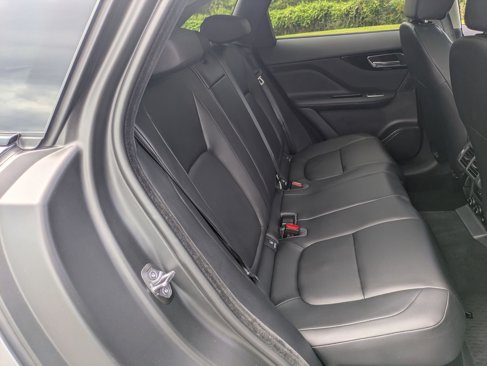 Used 2020 Jaguar F-PACE Premium image 29
