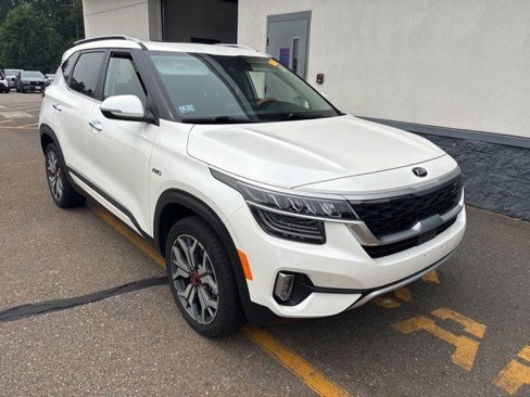 Certified 2021 Kia Seltos SX w/ SX Sunroof Package image 1