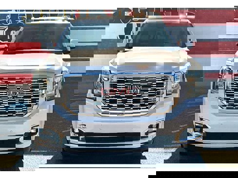 Used 2019 GMC Yukon XL Denali w/ Denali Ultimate Package image 3