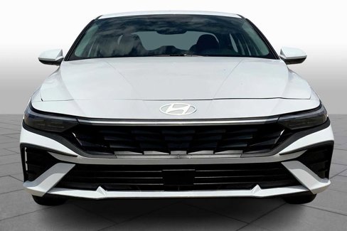 Used 2024 Hyundai Elantra SEL image 3