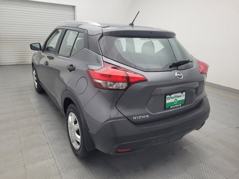 Used 2019 Nissan Kicks S image 5