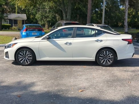 Used 2025 Nissan Altima 2.5 SV image 7