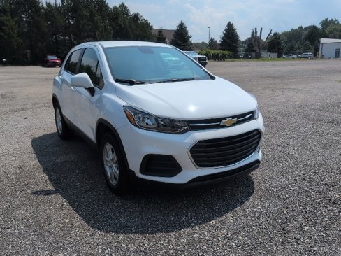Certified 2022 Chevrolet Trax LS w/ Tint and Cruise Package image 3