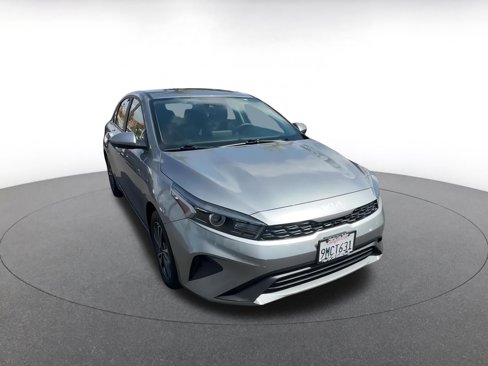 Used 2024 Kia Forte LXS image 3