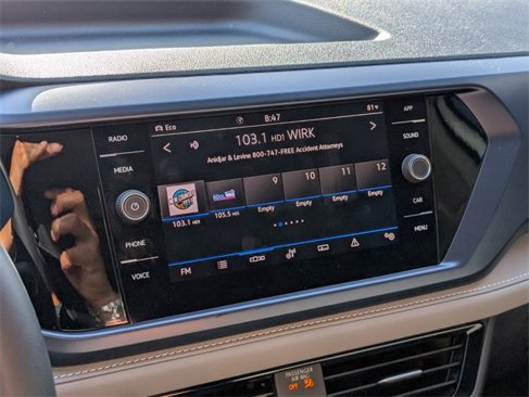 Certified 2024 Volkswagen Taos SE image 20