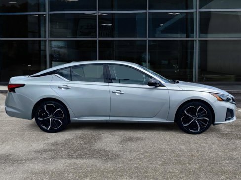 Certified 2023 Nissan Altima 2.5 SR image 4