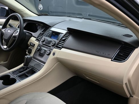 Used 2017 Ford Taurus SE image 28