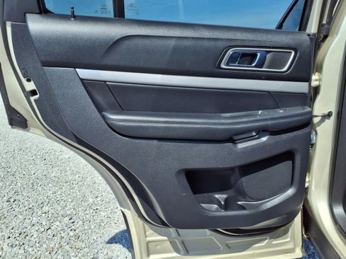 Used 2017 Ford Explorer XLT image 24