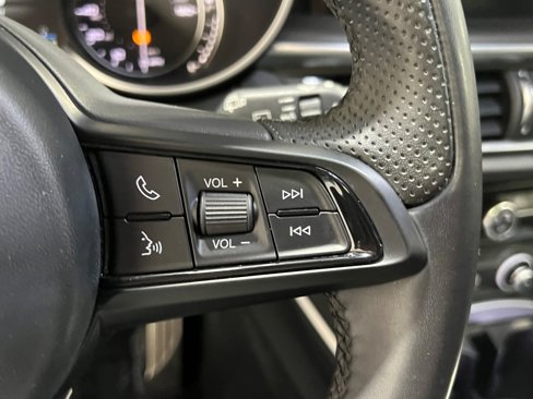 Used 2022 Alfa Romeo Stelvio Ti image 28