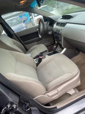 Used 2010 Ford Focus SES image 15