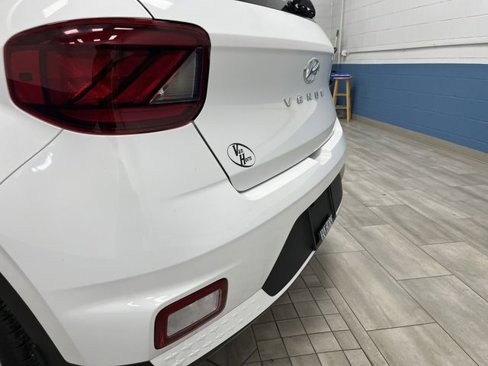 Used 2023 Hyundai Venue Limited image 32