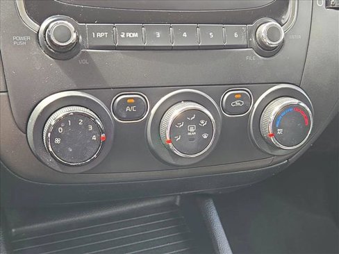 Used 2017 Kia Forte LX image 13