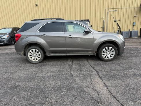 Used 2011 Chevrolet Equinox LT image 2