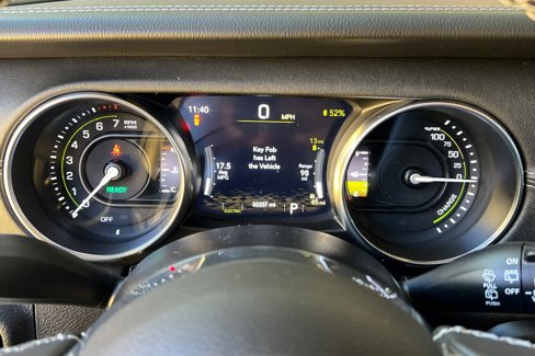 Used 2022 Jeep Wrangler Unlimited Sahara image 25