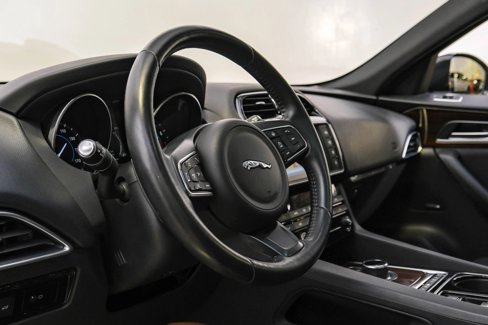 Used 2017 Jaguar F-PACE Prestige image 9