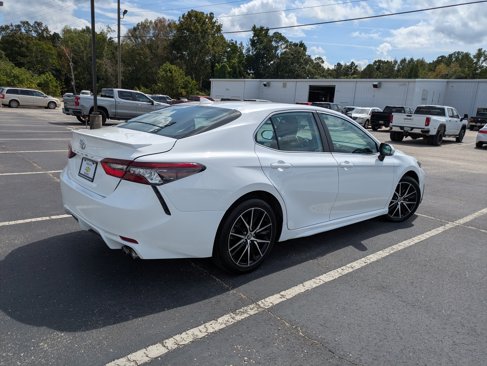 Used 2024 Toyota Camry SE image 5