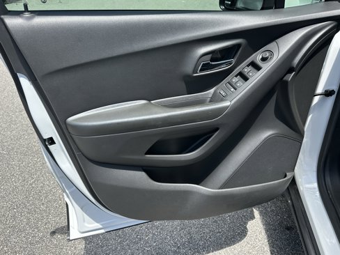 Used 2022 Chevrolet Trax LT w/ Sport Edition image 14