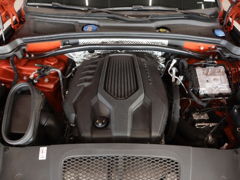 Certified 2024 Porsche Macan image 12