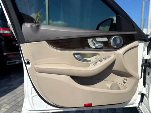Used 2015 Mercedes-Benz C 300 4MATIC Sedan w/ Premium 1 Package image 10