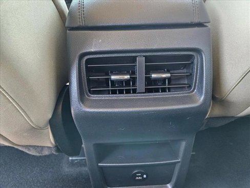 Used 2022 Ford Edge SE image 16
