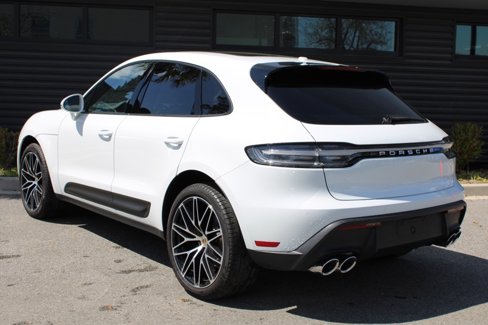 Used 2024 Porsche Macan image 3