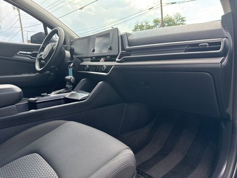 Used 2023 Kia Sportage LX image 19