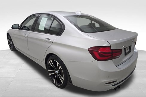 Used 2018 BMW 330i xDrive Sedan w/ Convenience Package image 7