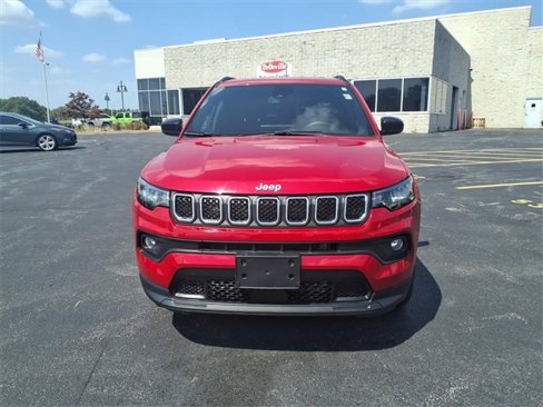 Used 2024 Jeep Compass Latitude image 27