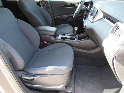Used 2019 Kia Sorento LX image 9