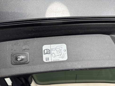Used 2018 Ford Escape Titanium image 37