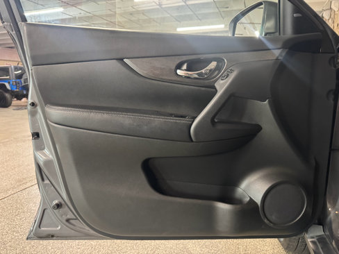 Used 2015 Nissan Rogue SL w/ SL Premium Package image 15
