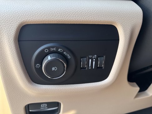 New 2025 Jeep Grand Cherokee Limited image 22