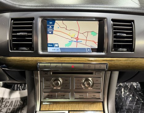 Used 2011 Jaguar XF R image 10