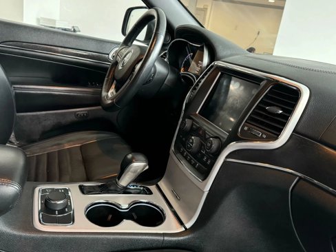 Used 2018 Jeep Grand Cherokee Limited image 21