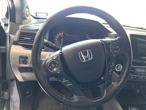 Used 2017 Honda Pilot Touring image 8