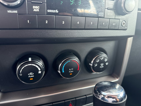 Used 2012 Jeep Liberty Sport image 17