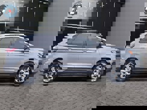 Used 2021 Ford Edge SE image 6