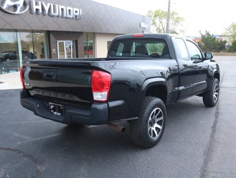 Used 2016 Toyota Tacoma SR image 3