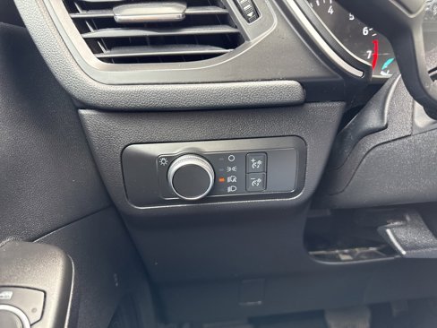 Used 2020 Ford Escape SE image 14