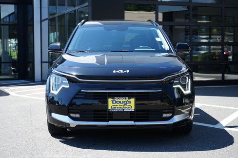 Used 2023 Kia Niro SX image 9