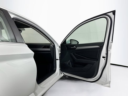 Used 2019 Volkswagen Jetta SE image 31